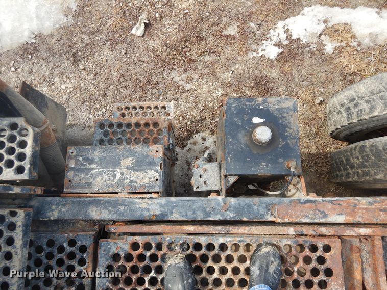 image for item H1845 2005 Ottumwa 30  yard truck