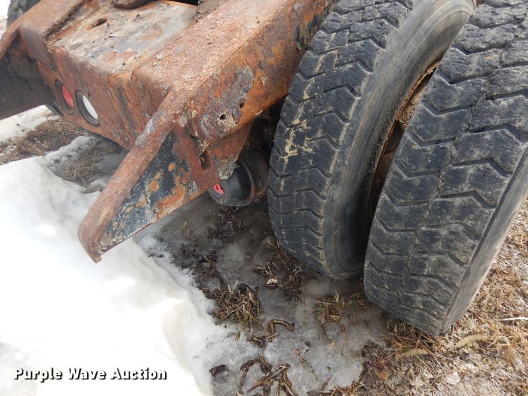 image for item H1845 2005 Ottumwa 30  yard truck