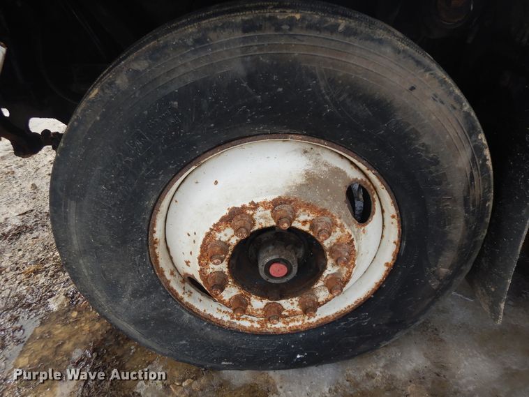 image for item H1845 2005 Ottumwa 30  yard truck