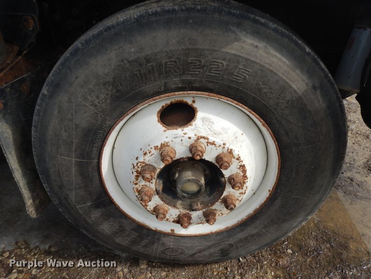 image for item H1845 2005 Ottumwa 30  yard truck