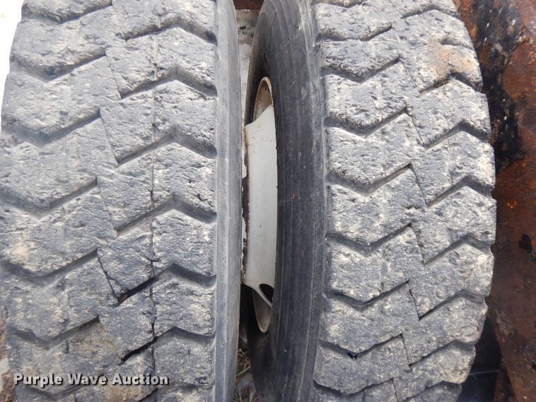 image for item H1845 2005 Ottumwa 30  yard truck