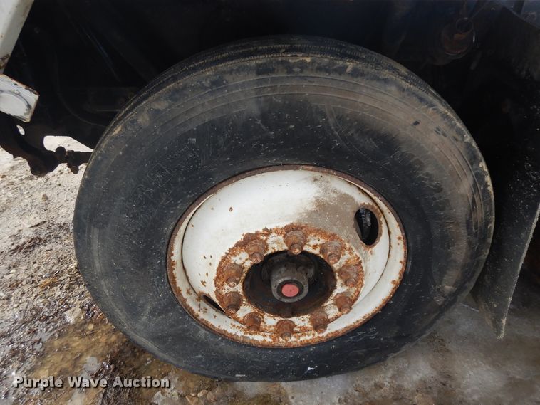 image for item H1845 2005 Ottumwa 30  yard truck