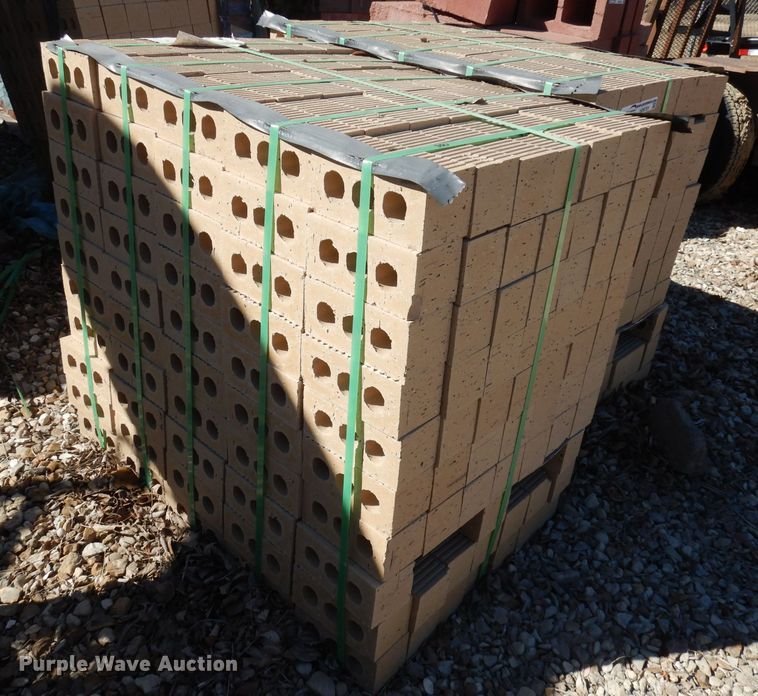 image for item HD9701 Approximately 900 three-hole bricks