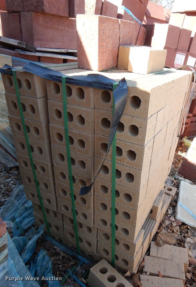 image for item HD9701 Approximately 900 three-hole bricks