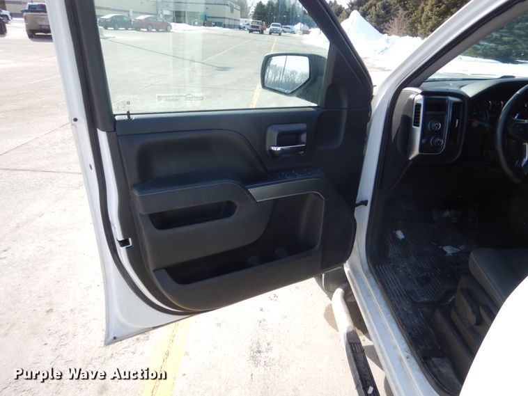 image for item HS9932 2014 Chevrolet Silverado  1500  Crew Cab pickup truck