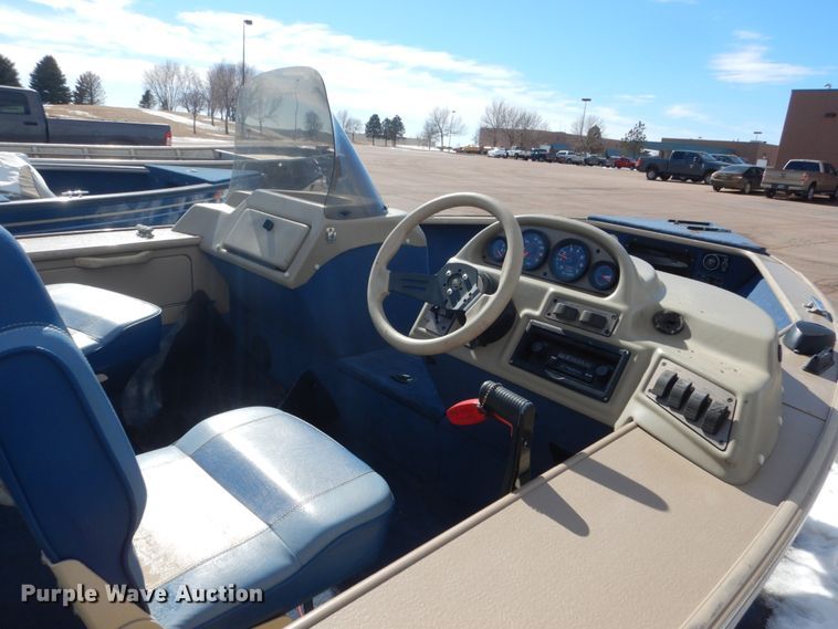 image for item HS9954 Lund Pro-V 1775  boat