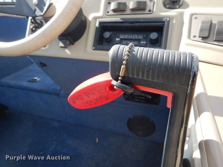 image for item HS9954 Lund Pro-V 1775  boat