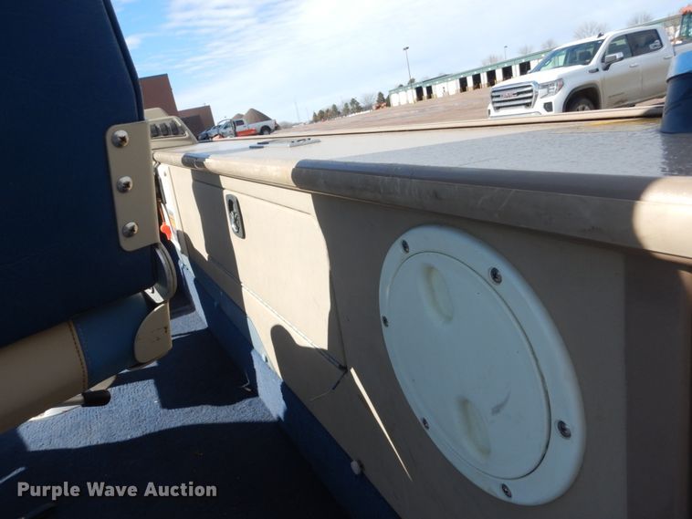 image for item HS9954 Lund Pro-V 1775  boat