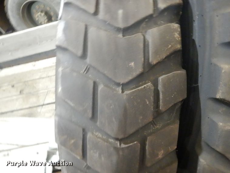 image for item HS9959 (6) 14.00R24 tires