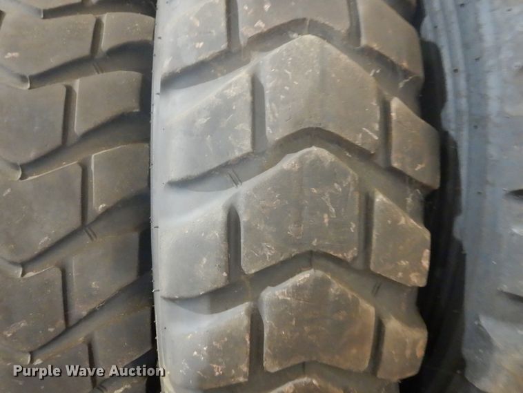 image for item HS9959 (6) 14.00R24 tires