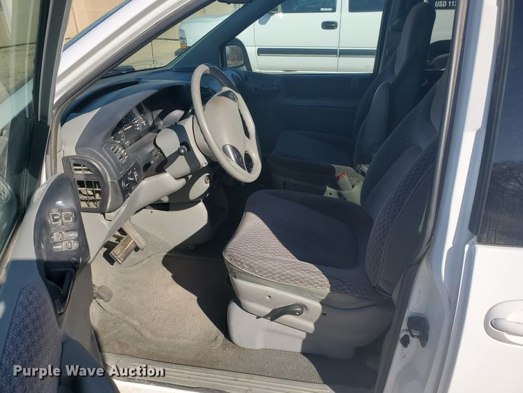 image for item HW9729 1999 Plymouth Grand Voyager SE  van