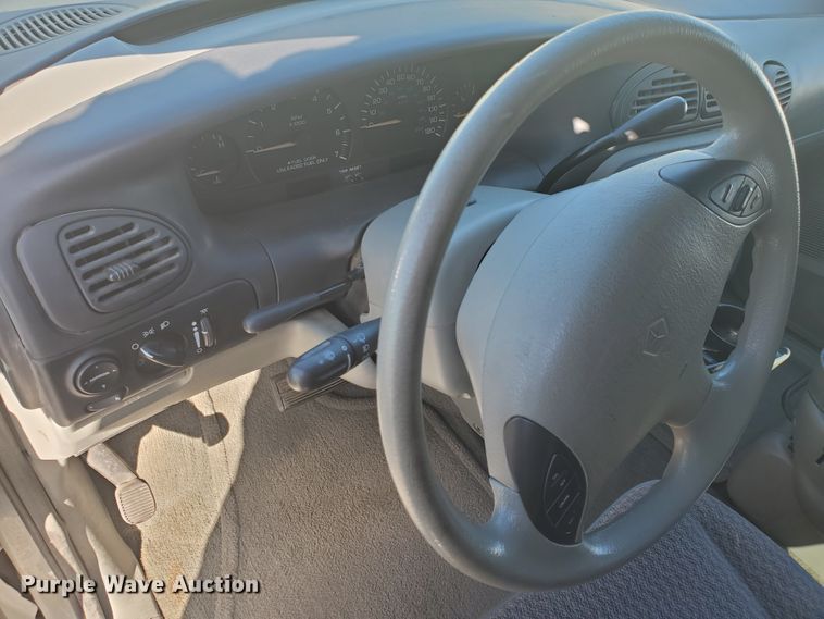 image for item HW9729 1999 Plymouth Grand Voyager SE  van