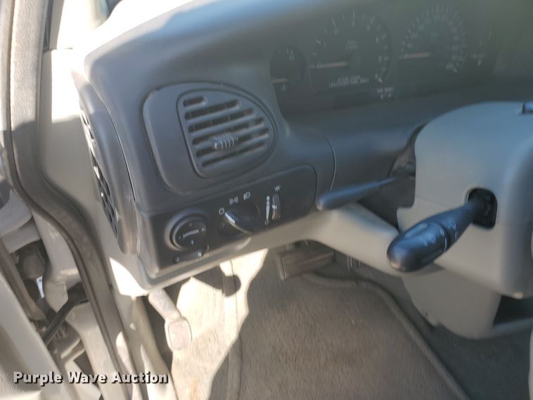 image for item HW9729 1999 Plymouth Grand Voyager SE  van