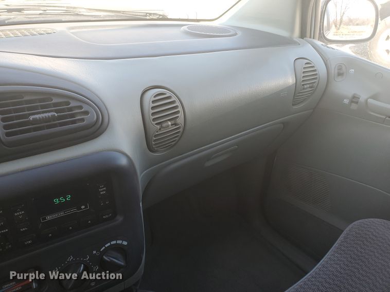 image for item HW9729 1999 Plymouth Grand Voyager SE  van