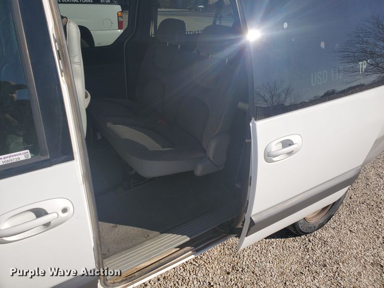 image for item HW9729 1999 Plymouth Grand Voyager SE  van