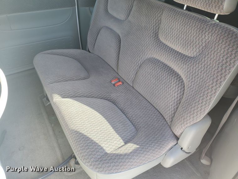image for item HW9729 1999 Plymouth Grand Voyager SE  van