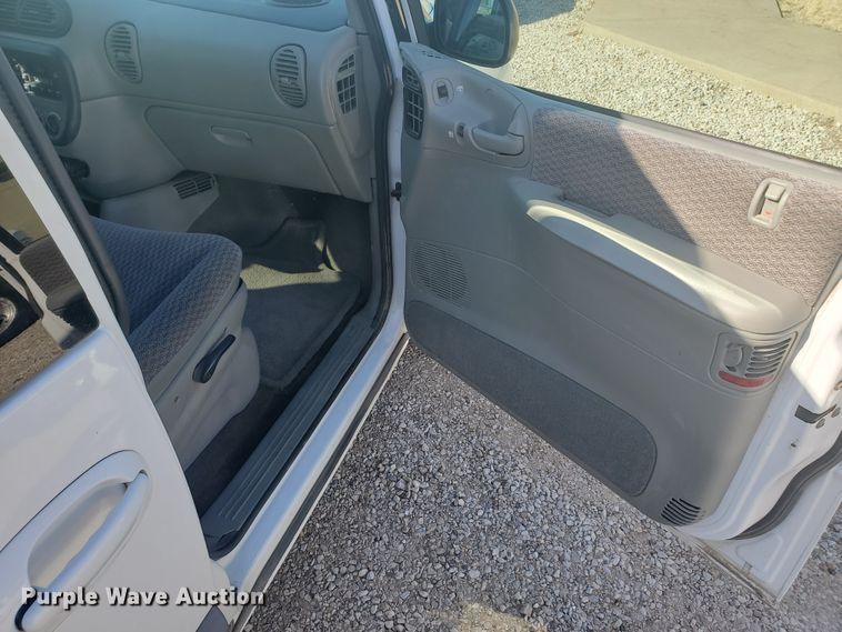 image for item HW9729 1999 Plymouth Grand Voyager SE  van
