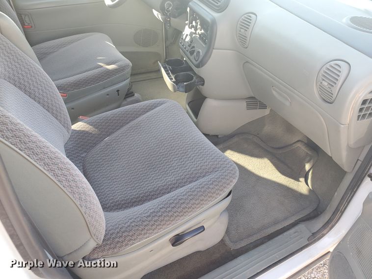 image for item HW9729 1999 Plymouth Grand Voyager SE  van