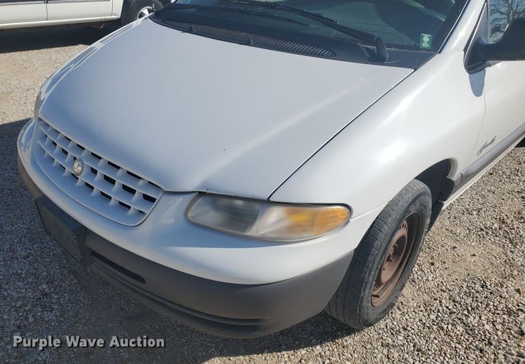 image for item HW9729 1999 Plymouth Grand Voyager SE  van