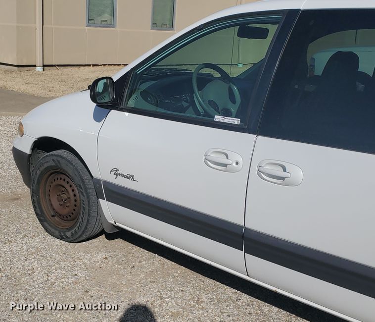 image for item HW9729 1999 Plymouth Grand Voyager SE  van