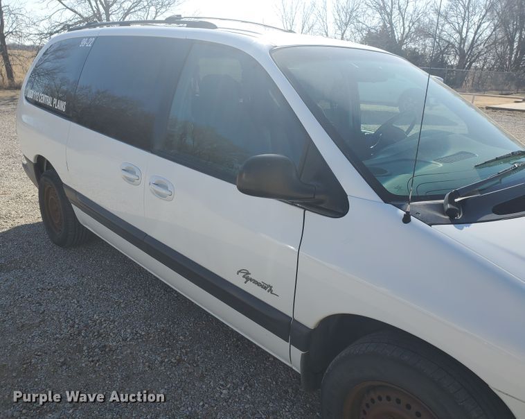 image for item HW9729 1999 Plymouth Grand Voyager SE  van