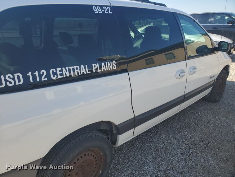 image for item HW9729 1999 Plymouth Grand Voyager SE  van