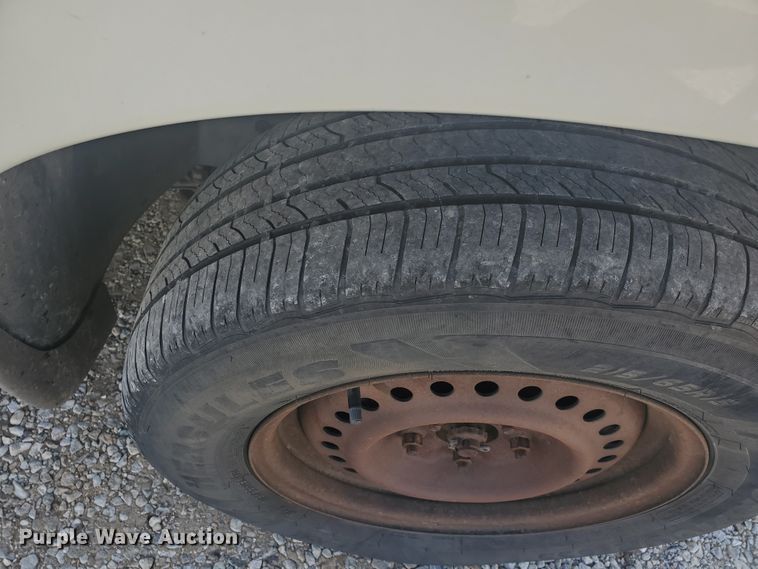 image for item HW9729 1999 Plymouth Grand Voyager SE  van