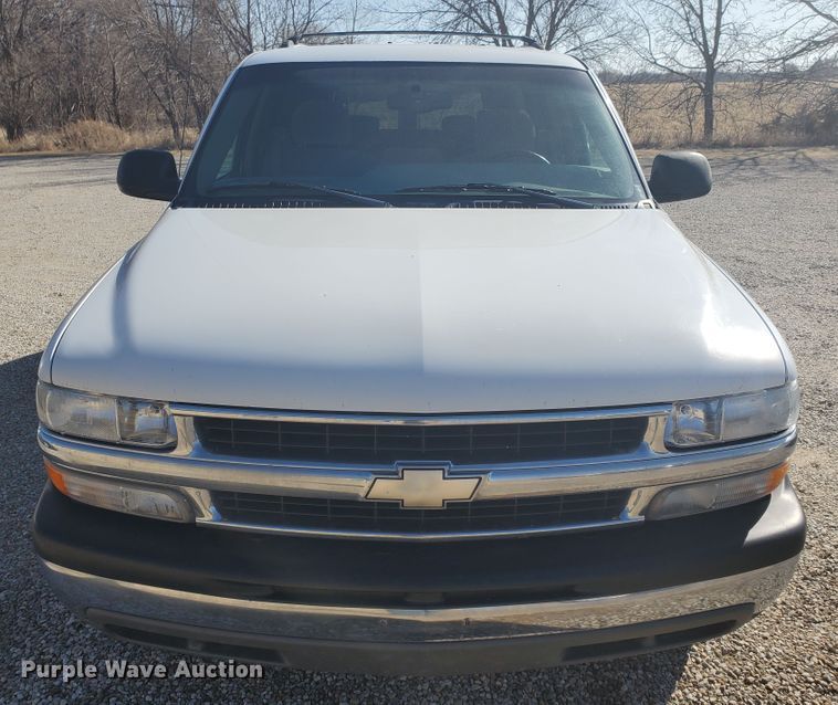 image for item HW9730 2001 Chevrolet Suburban C1500 LS  SUV