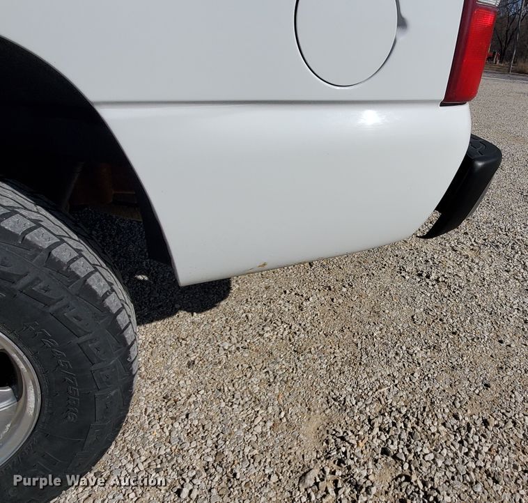 image for item HW9730 2001 Chevrolet Suburban C1500 LS  SUV