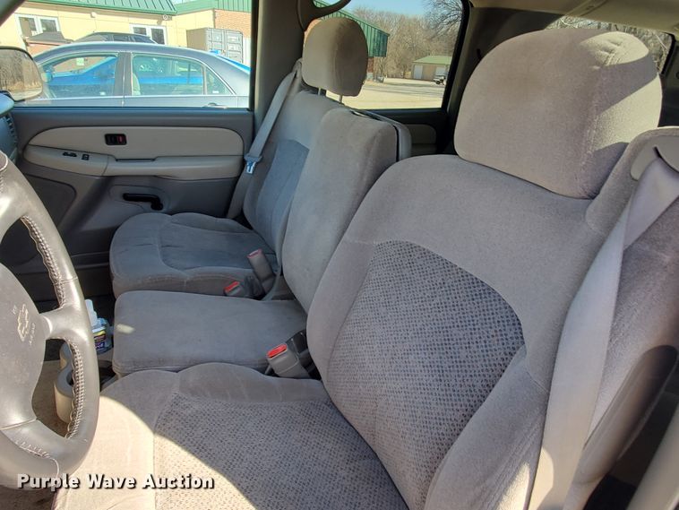 image for item HW9730 2001 Chevrolet Suburban C1500 LS  SUV