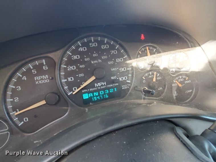 image for item HW9730 2001 Chevrolet Suburban C1500 LS  SUV