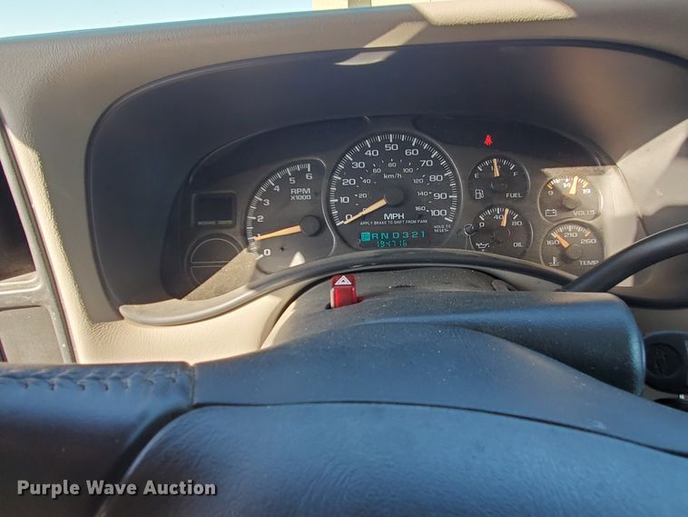 image for item HW9730 2001 Chevrolet Suburban C1500 LS  SUV