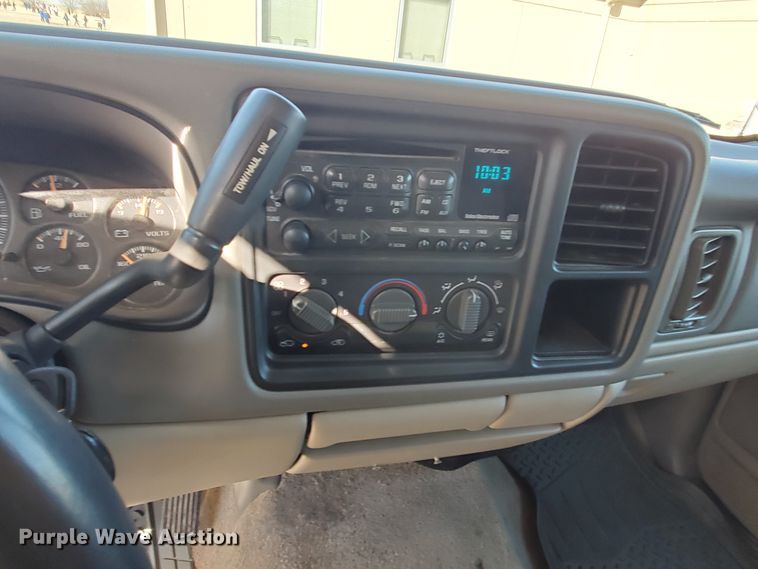 image for item HW9730 2001 Chevrolet Suburban C1500 LS  SUV