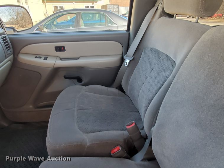 image for item HW9730 2001 Chevrolet Suburban C1500 LS  SUV