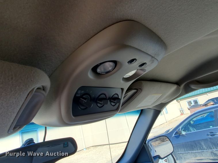 image for item HW9730 2001 Chevrolet Suburban C1500 LS  SUV