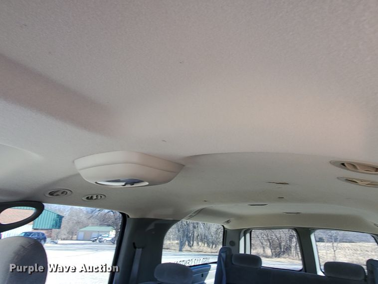 image for item HW9730 2001 Chevrolet Suburban C1500 LS  SUV