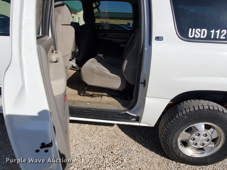 image for item HW9730 2001 Chevrolet Suburban C1500 LS  SUV