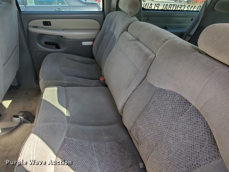 image for item HW9730 2001 Chevrolet Suburban C1500 LS  SUV