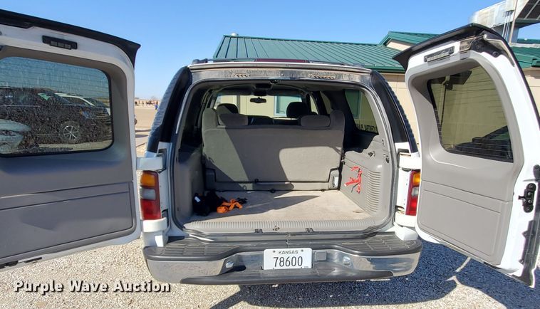 image for item HW9730 2001 Chevrolet Suburban C1500 LS  SUV