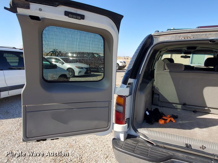 image for item HW9730 2001 Chevrolet Suburban C1500 LS  SUV