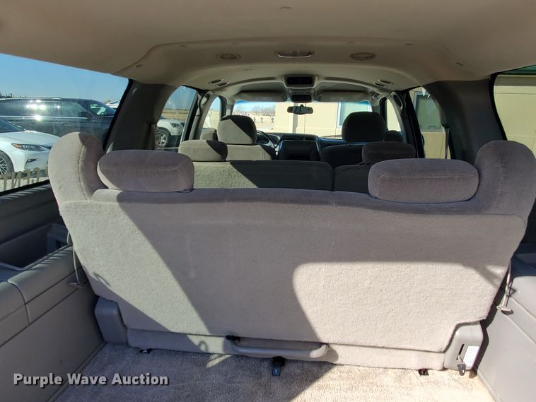 image for item HW9730 2001 Chevrolet Suburban C1500 LS  SUV