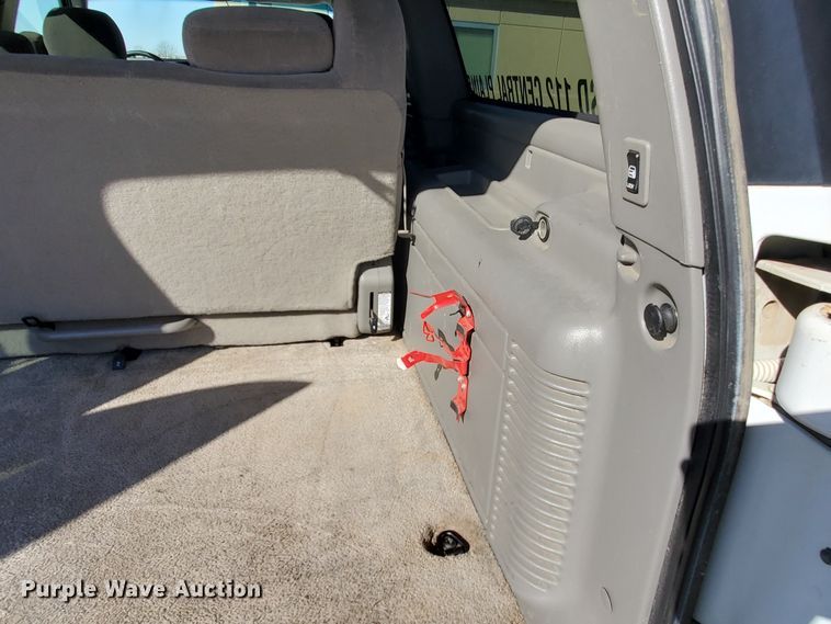 image for item HW9730 2001 Chevrolet Suburban C1500 LS  SUV