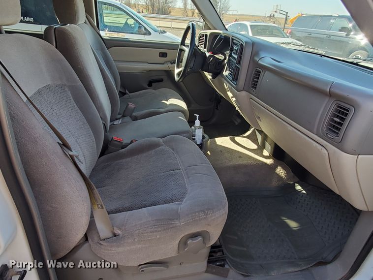 image for item HW9730 2001 Chevrolet Suburban C1500 LS  SUV