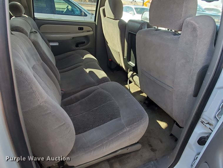 image for item HW9730 2001 Chevrolet Suburban C1500 LS  SUV