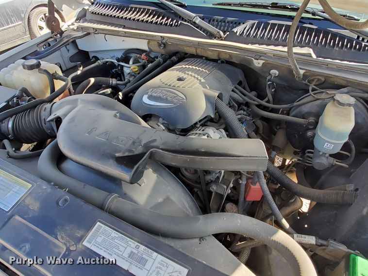 image for item HW9730 2001 Chevrolet Suburban C1500 LS  SUV