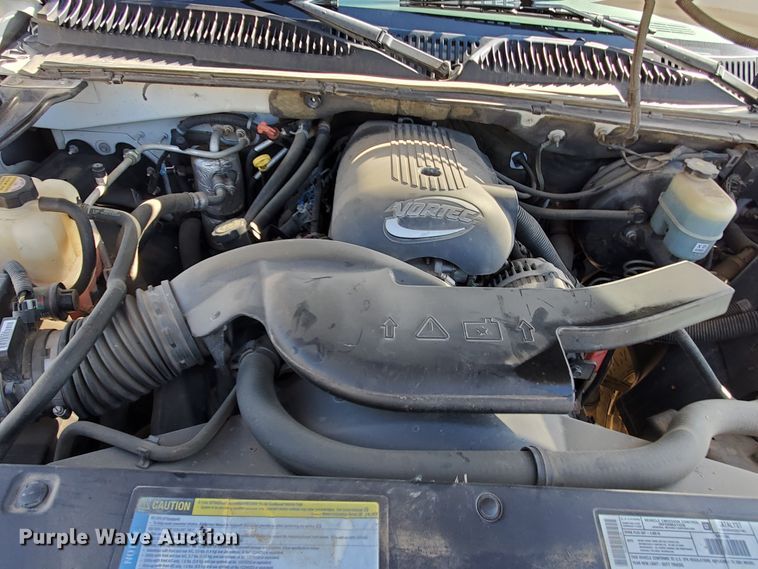 image for item HW9730 2001 Chevrolet Suburban C1500 LS  SUV