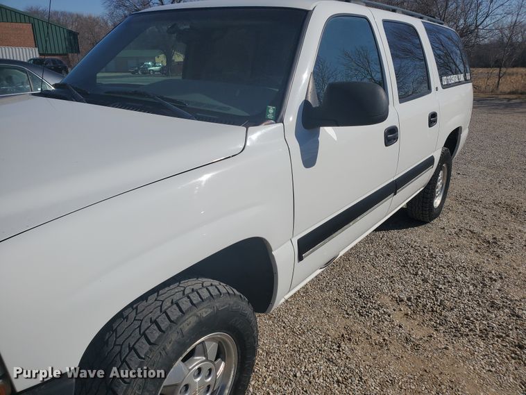 image for item HW9730 2001 Chevrolet Suburban C1500 LS  SUV
