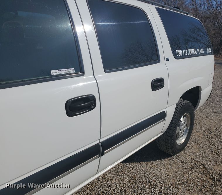 image for item HW9730 2001 Chevrolet Suburban C1500 LS  SUV