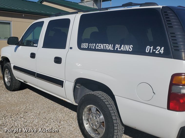 image for item HW9730 2001 Chevrolet Suburban C1500 LS  SUV