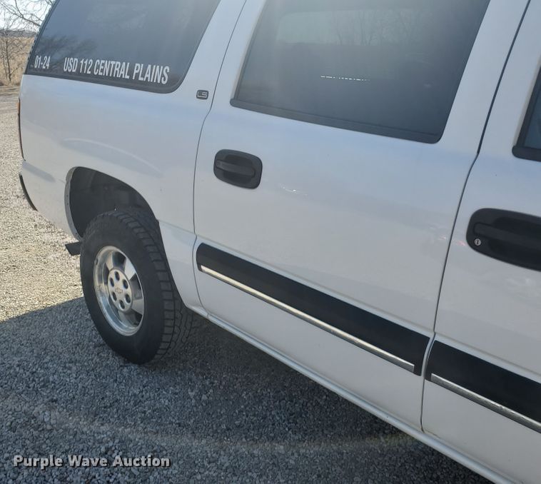 image for item HW9730 2001 Chevrolet Suburban C1500 LS  SUV